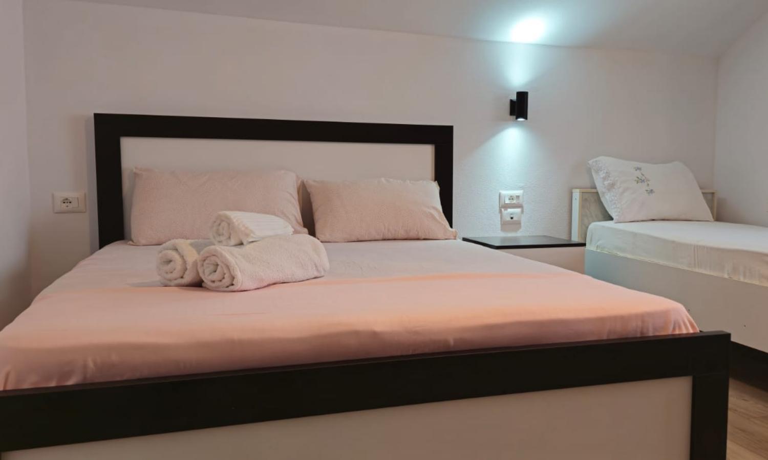 Guest House Pogradeci ภายนอก รูปภาพ