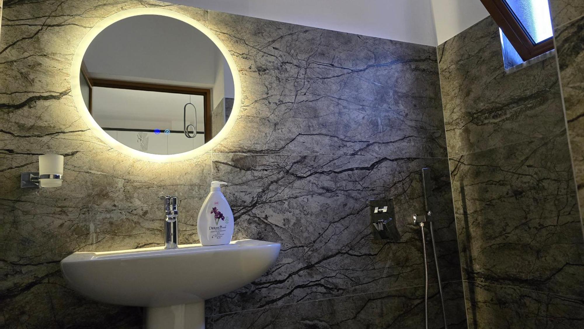 Guest House Pogradeci ภายนอก รูปภาพ